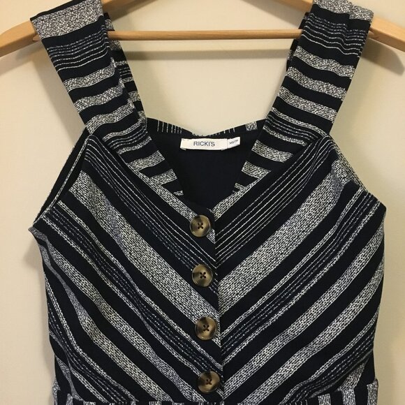 Dual Shoulder Strap Barcode Striped Button Down Tank - Picture 4 of 16